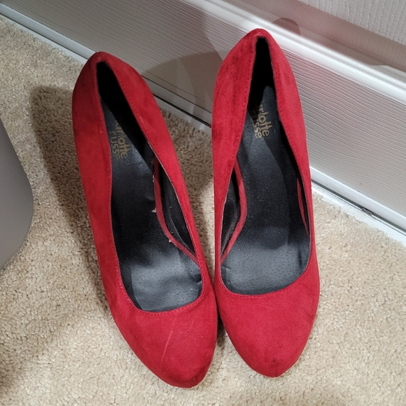 Red pumps - Picture 1 of 1